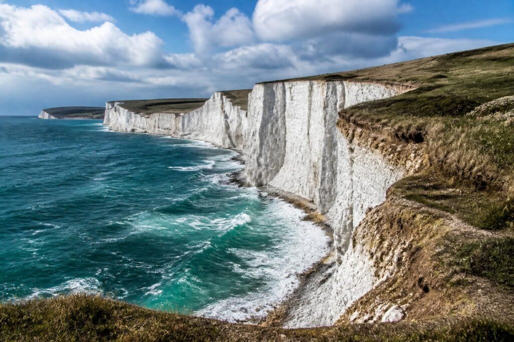 découvrez les seven sisters, un paysage emblématique alliant beauté naturelle spectaculaire et défis écologiques majeurs à relever pour préserver cet héritage unique.